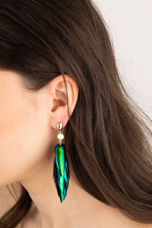 Elegant beetle wings earrings featuring smooth white pearls and intricate goldsmith work
