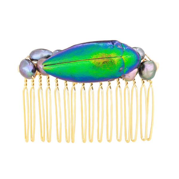 handmade hair comb with real beetle and peacock pearls handmade by oana savu, an elegant hair accessory perfect for daily outfits or any special occassions