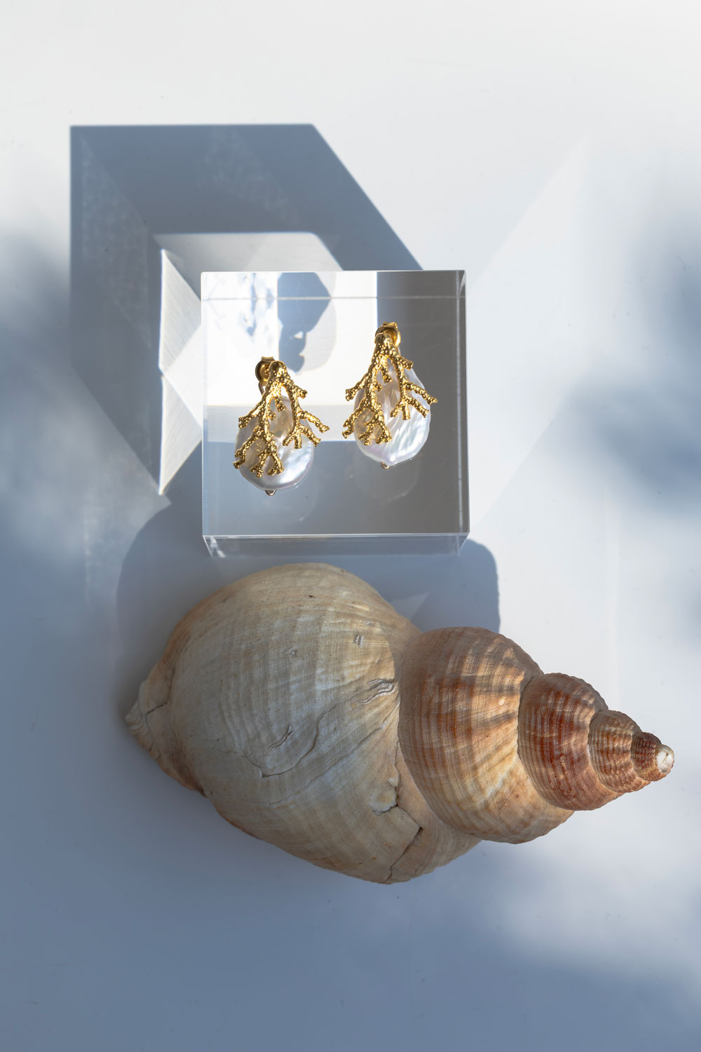 bridal pearls elegant gold earstuds Oana Savu