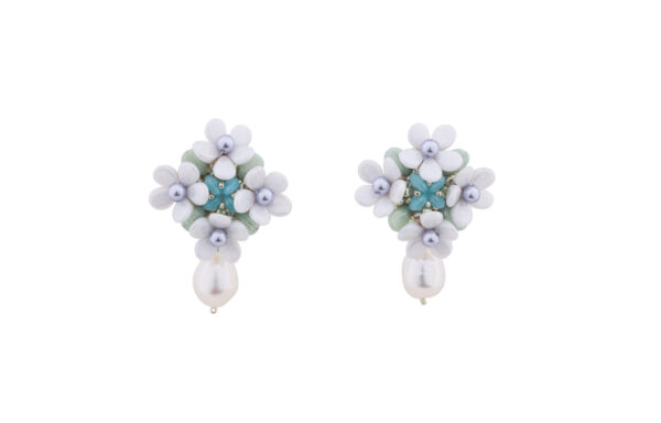 bridal earrings made with glass beads, natural pearls, sterling silver base, perfect jewelry for wedding day, elegant outfits and classy events, premium jewelry gift idea